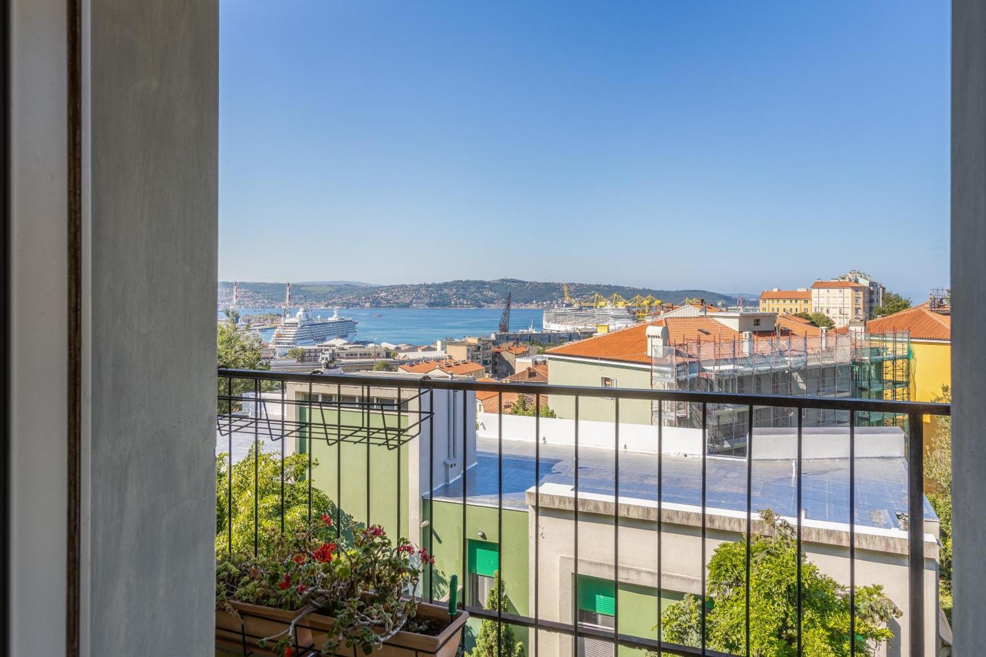 The Black Swan Apartment Trieste Exterior photo